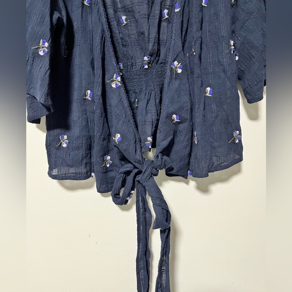 Free People XS Navy Blue Embroidered Wrap Blouse – Cotton, Boho Floral Tie Front - Picture 11 of 13